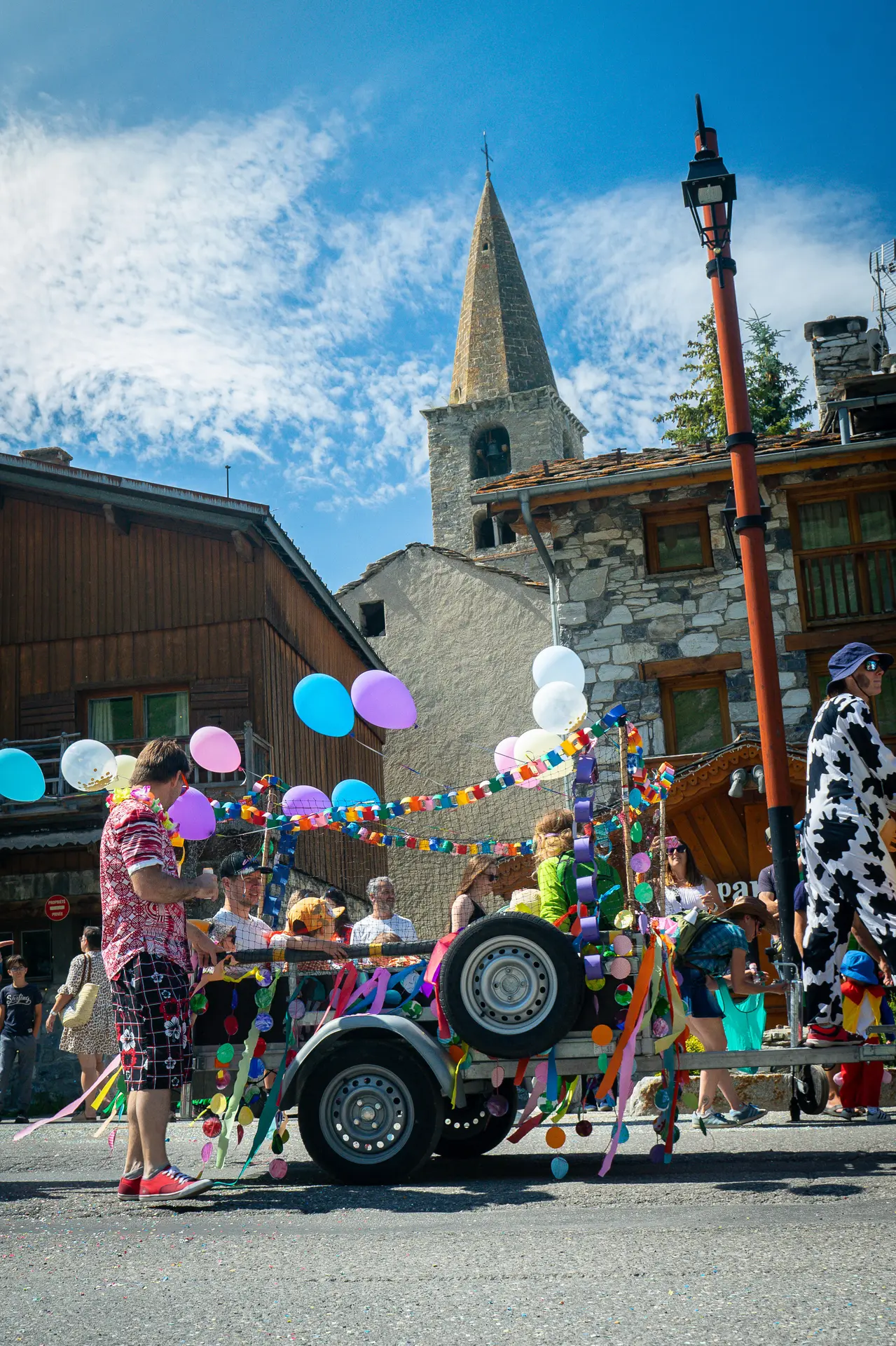 Ambiance à la Fête du Vieux Val de Val d'Isère en été