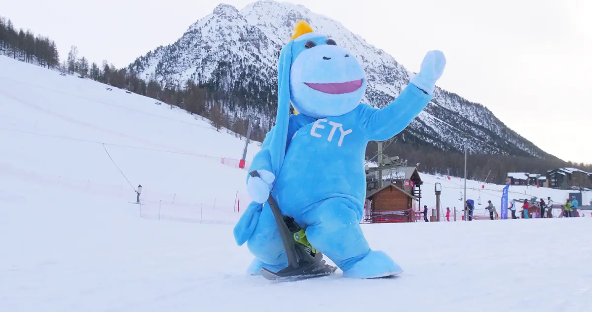 Rencontre avec Sweety © Office de Tourisme de Montgenèvre