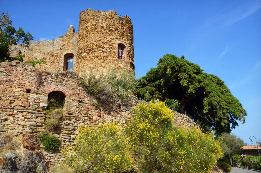Château des seigneurs de Fos