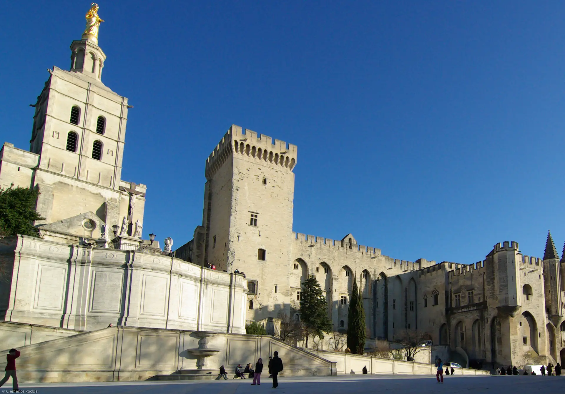 Palais des papes extérieurs