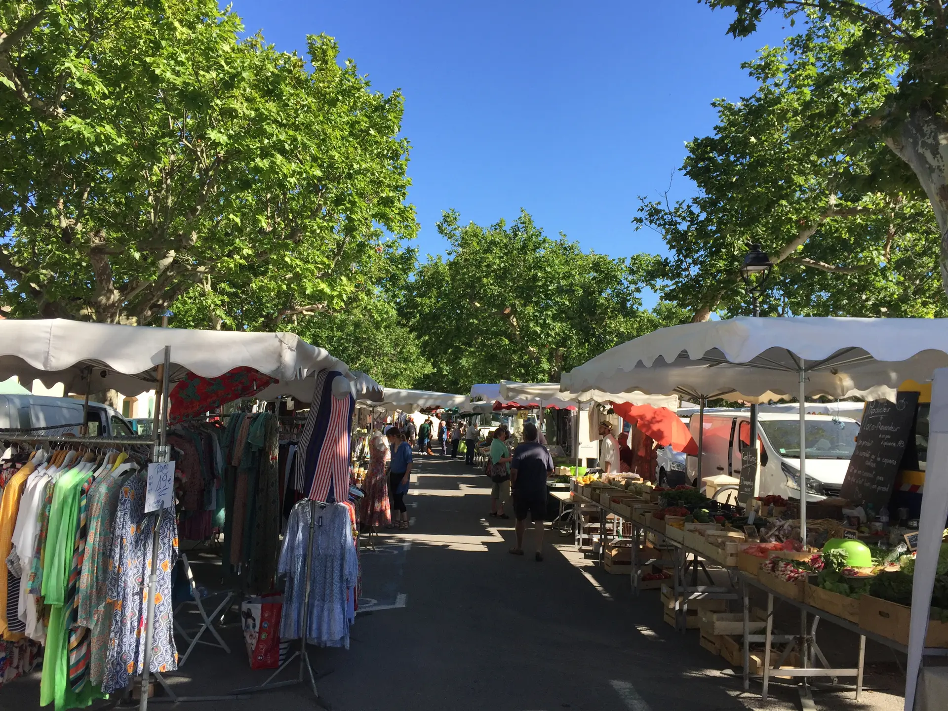 Marché provençal Fontvieille