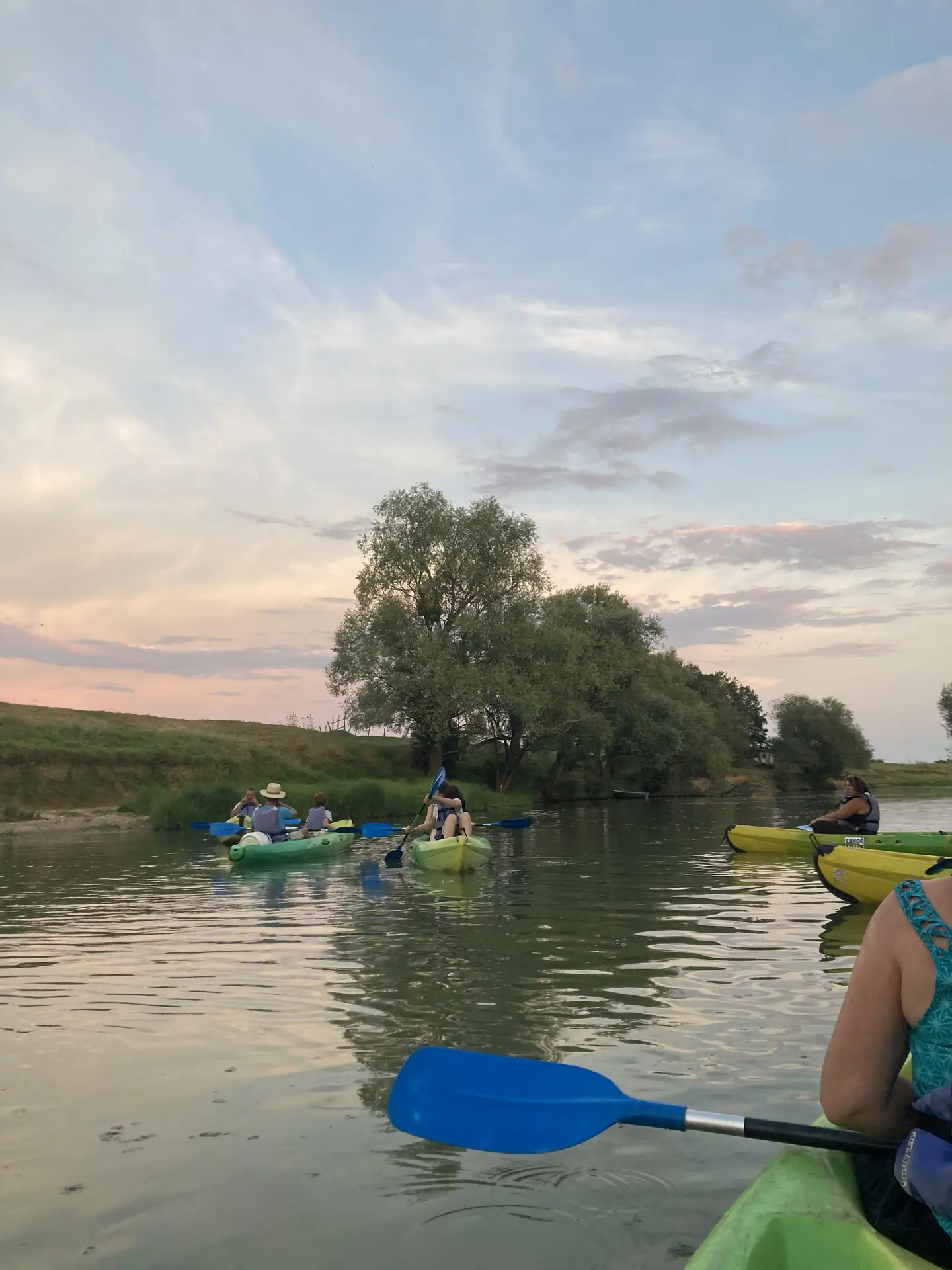lumières de fin de journée en kayak