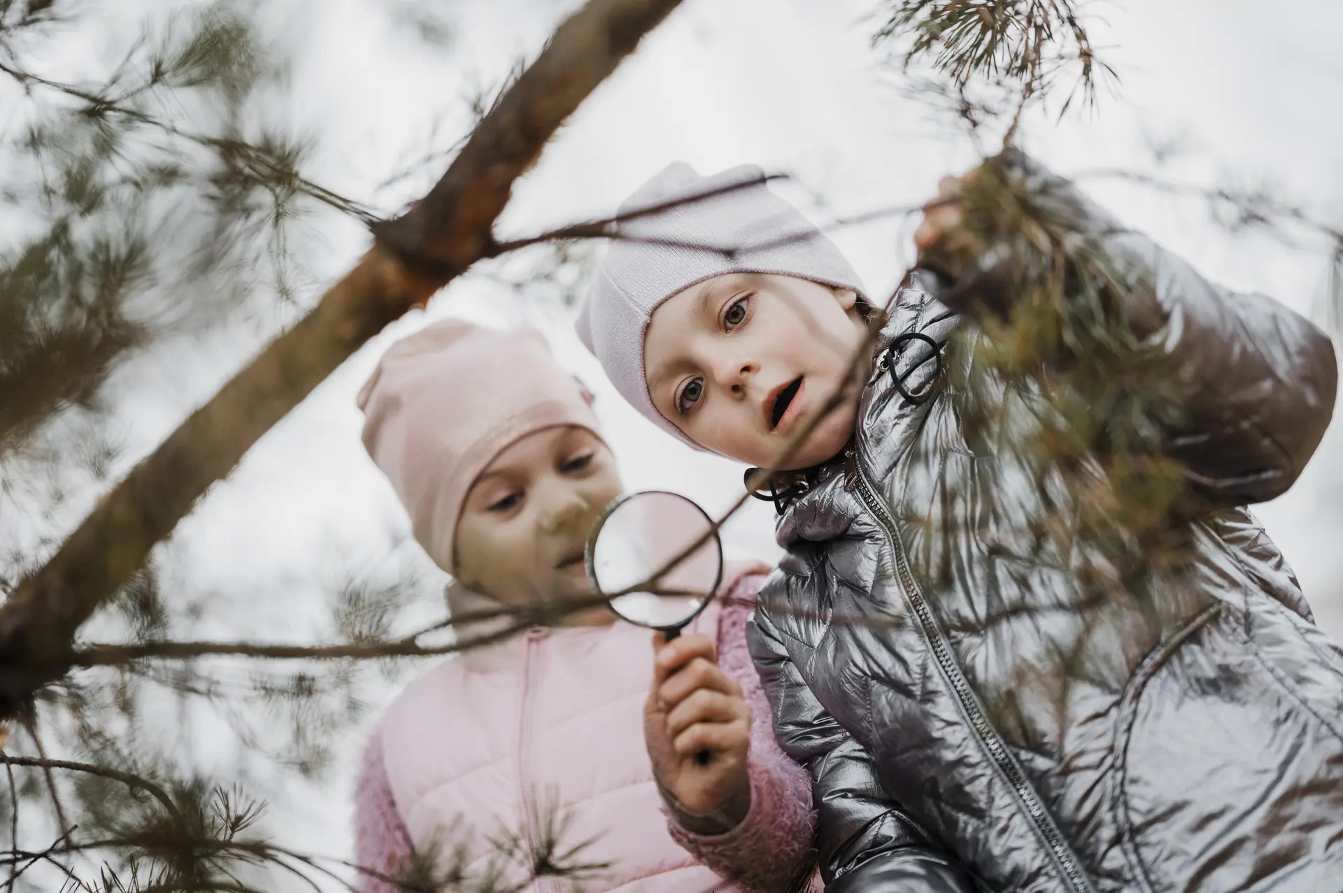 Enfants explorateurs hiver