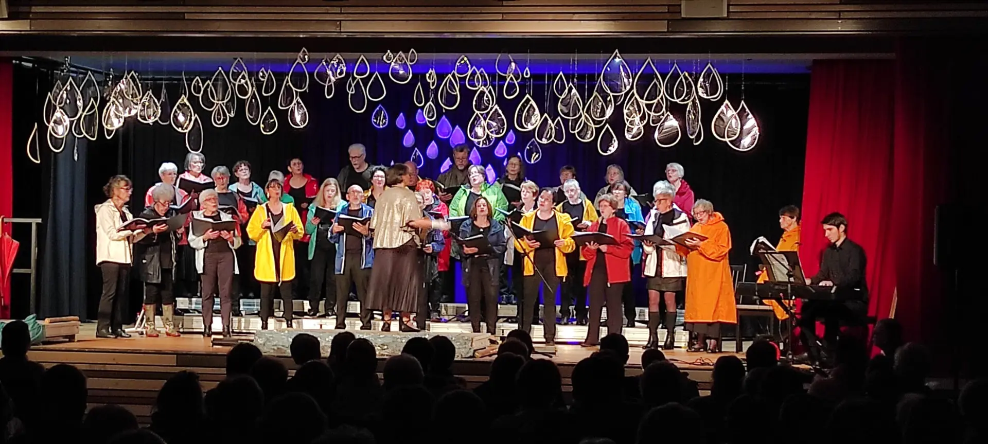 Photo de la chorale sur scène