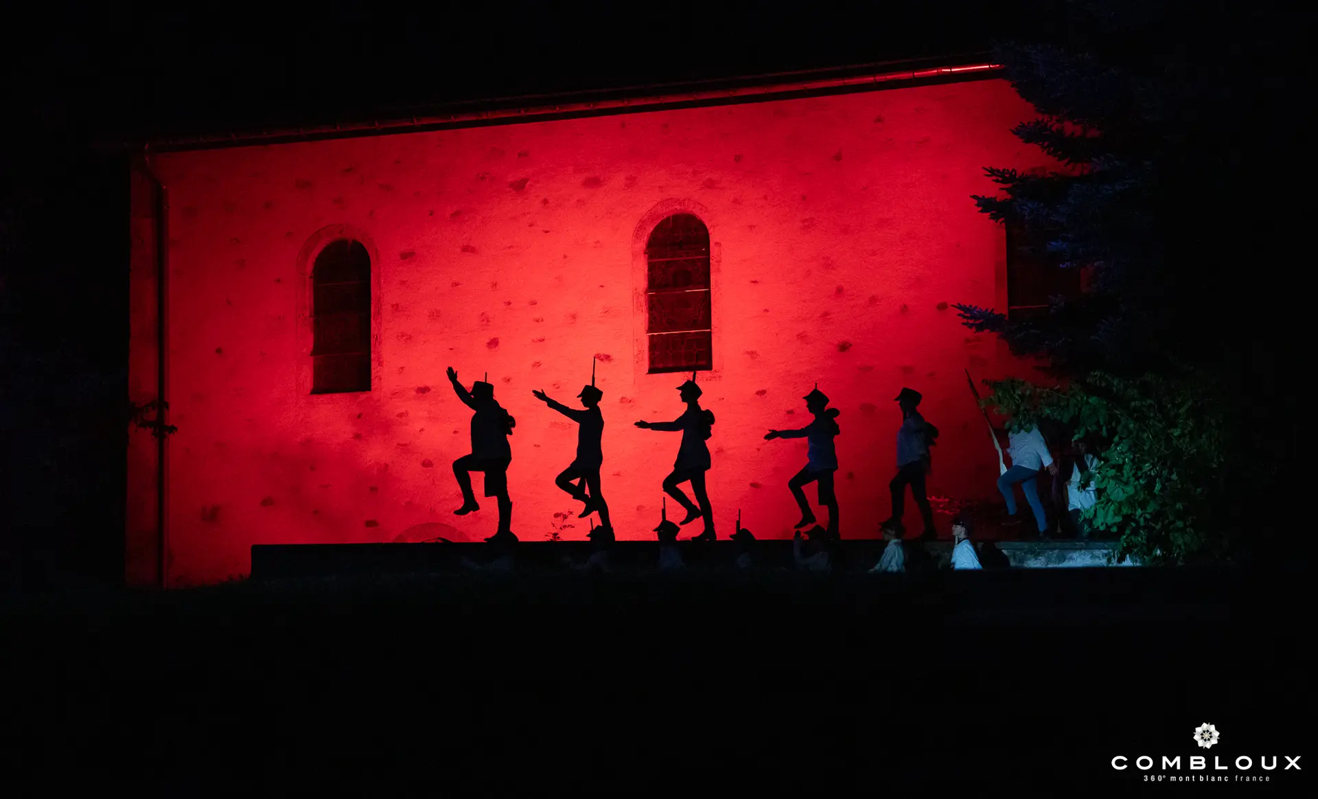 ombre devant église