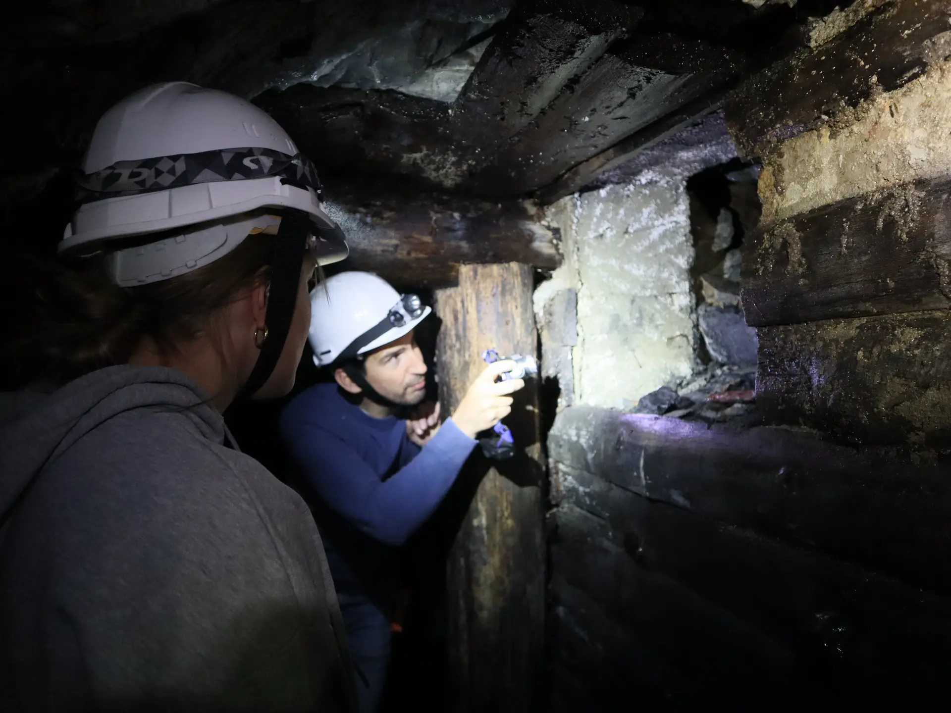 A l'intérieur de la mine de la Cabane, les failles pour extraire le charbon sont encore visibles