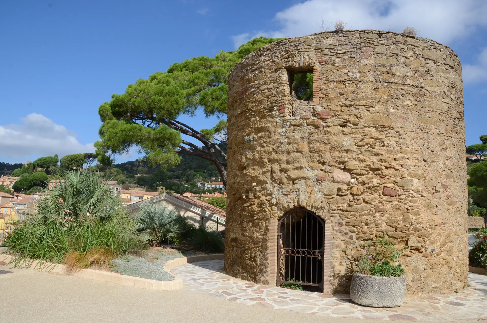 moulin place St François