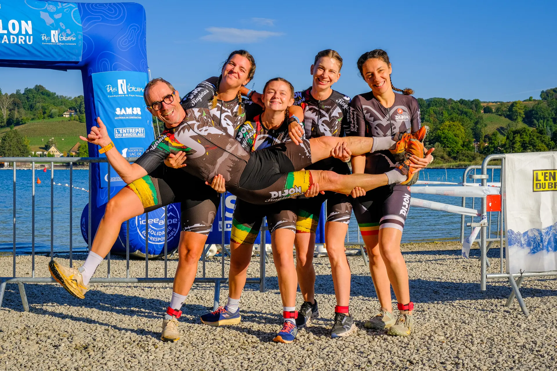Photo d'une équipe de triathlètes