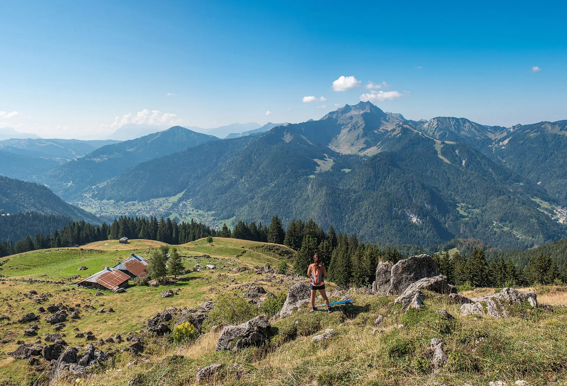 Vue sur l'alpage de Brion et le Roc d'Enfer