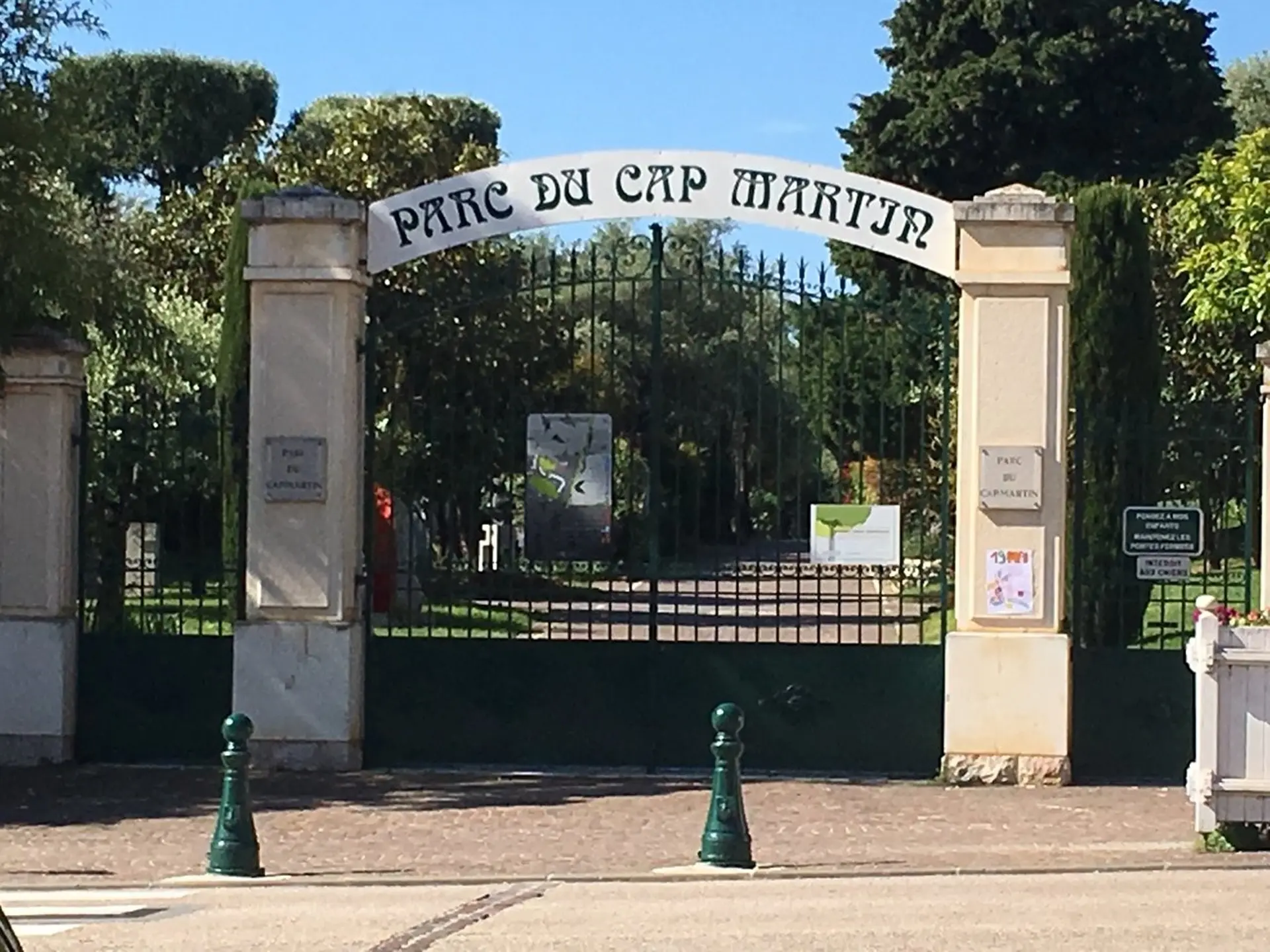 Porte d'entrée du Parc des oliviers
