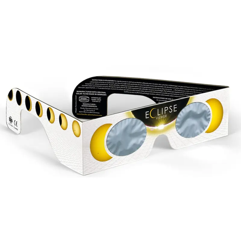 Distribution de lunettes pour l'observation de l'éclipse solaire_Les Orres