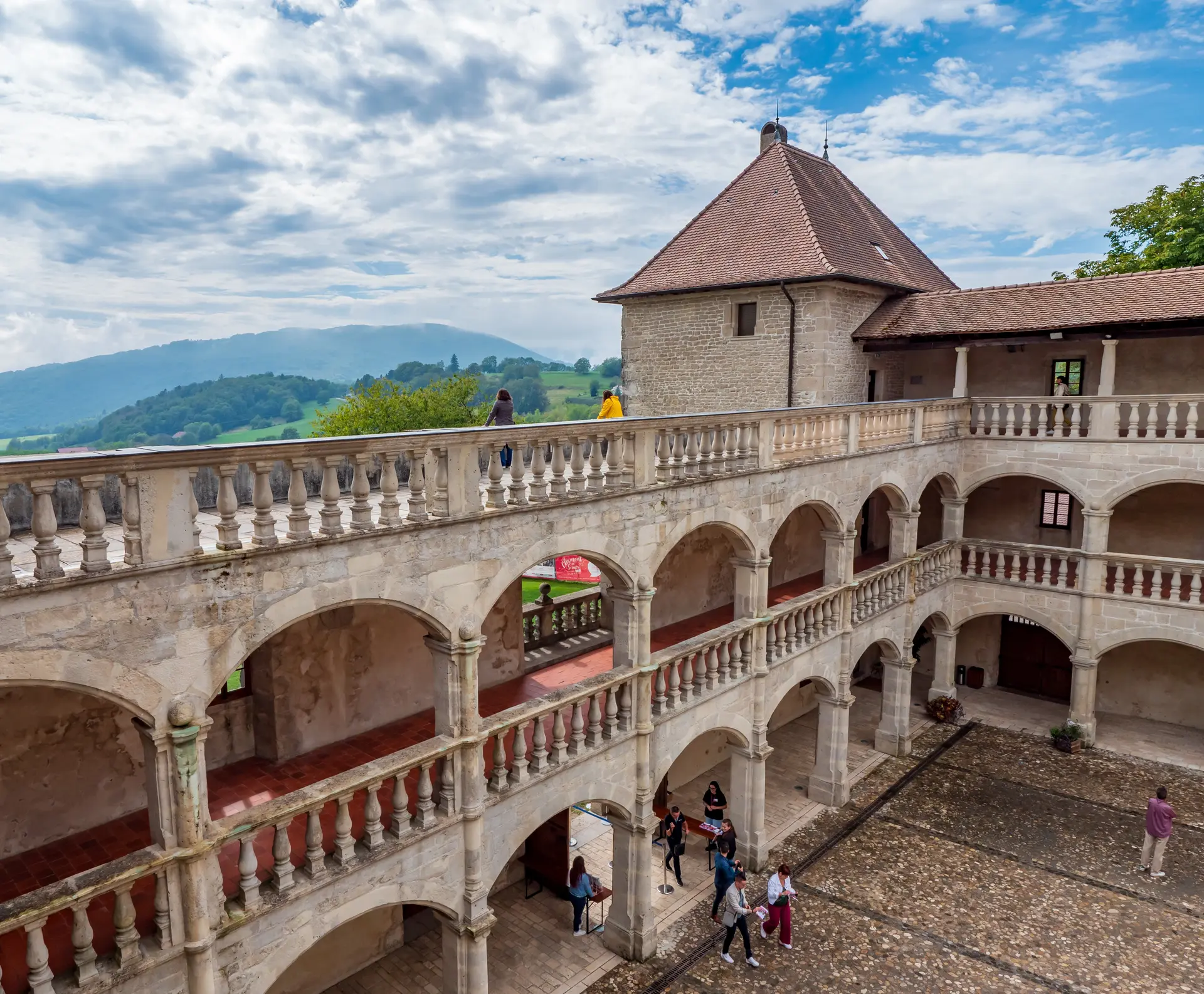 Cour et galeries du château