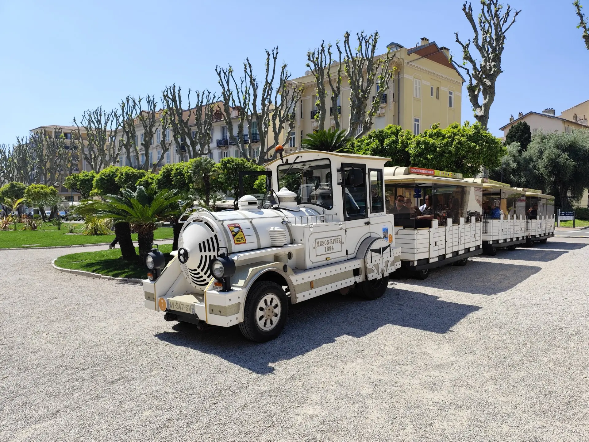 Le petit train dans les jardin Biovès