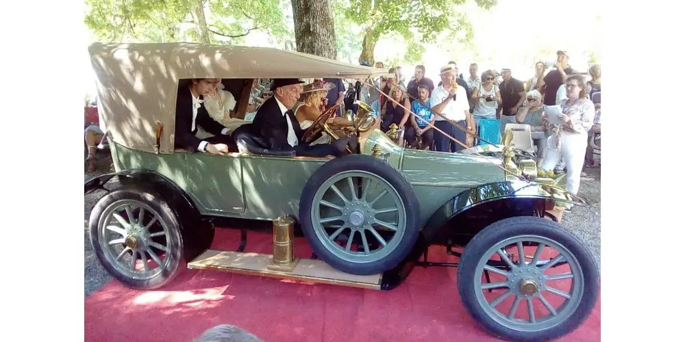 15ème rassemblement Véhicules anciens, rétro élégance_Allevard