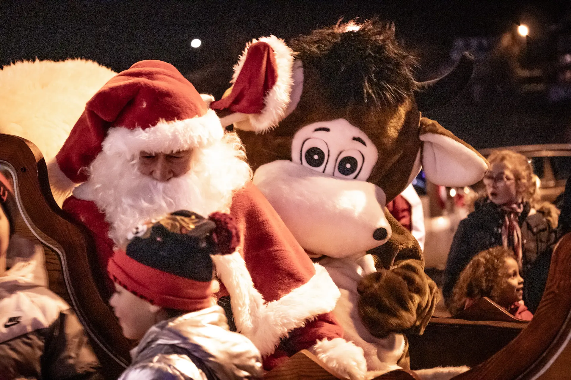 Pistache et le Père Noël en calèche