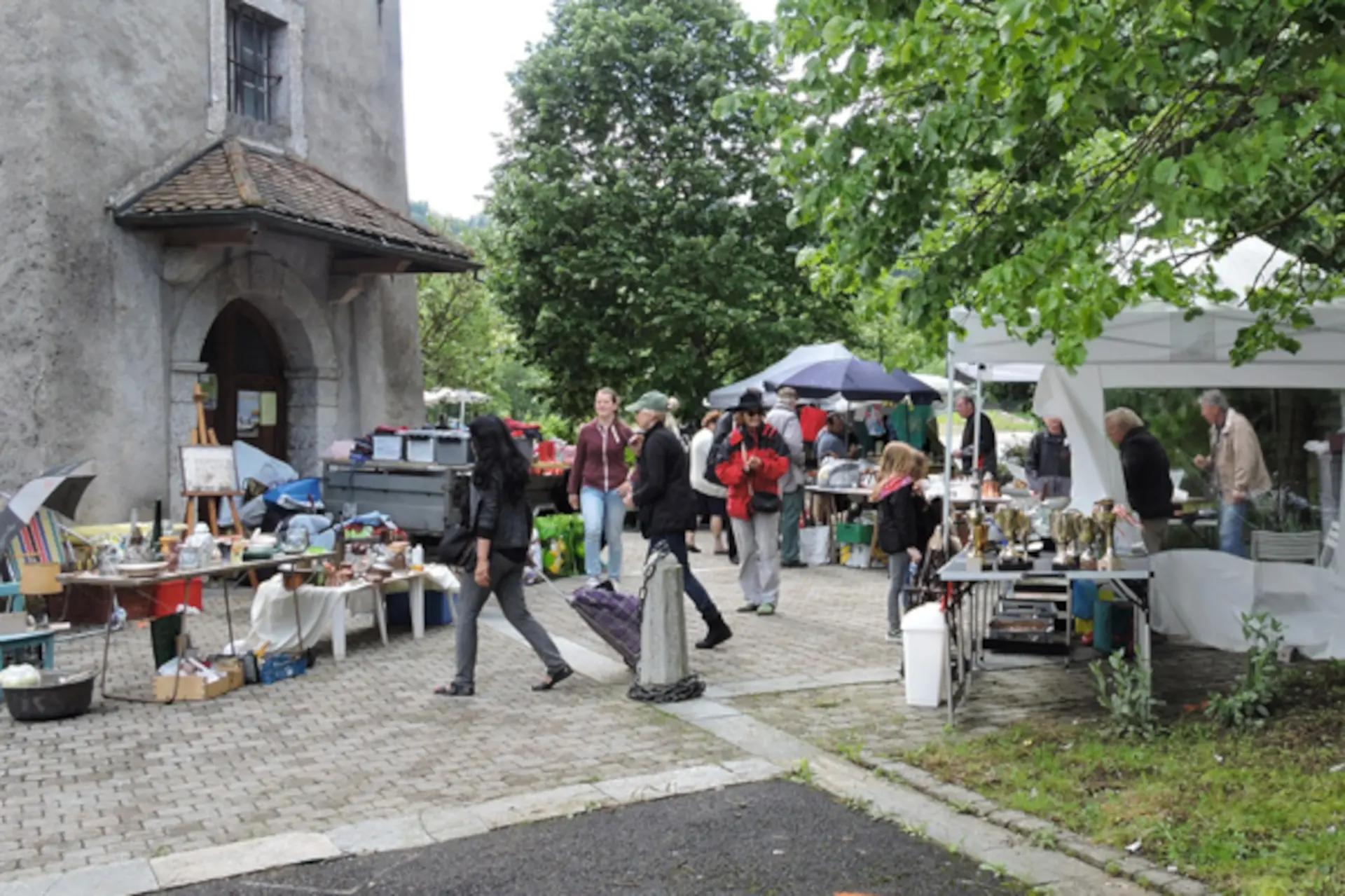 Vide grenier_Saint-André-de-Boëge