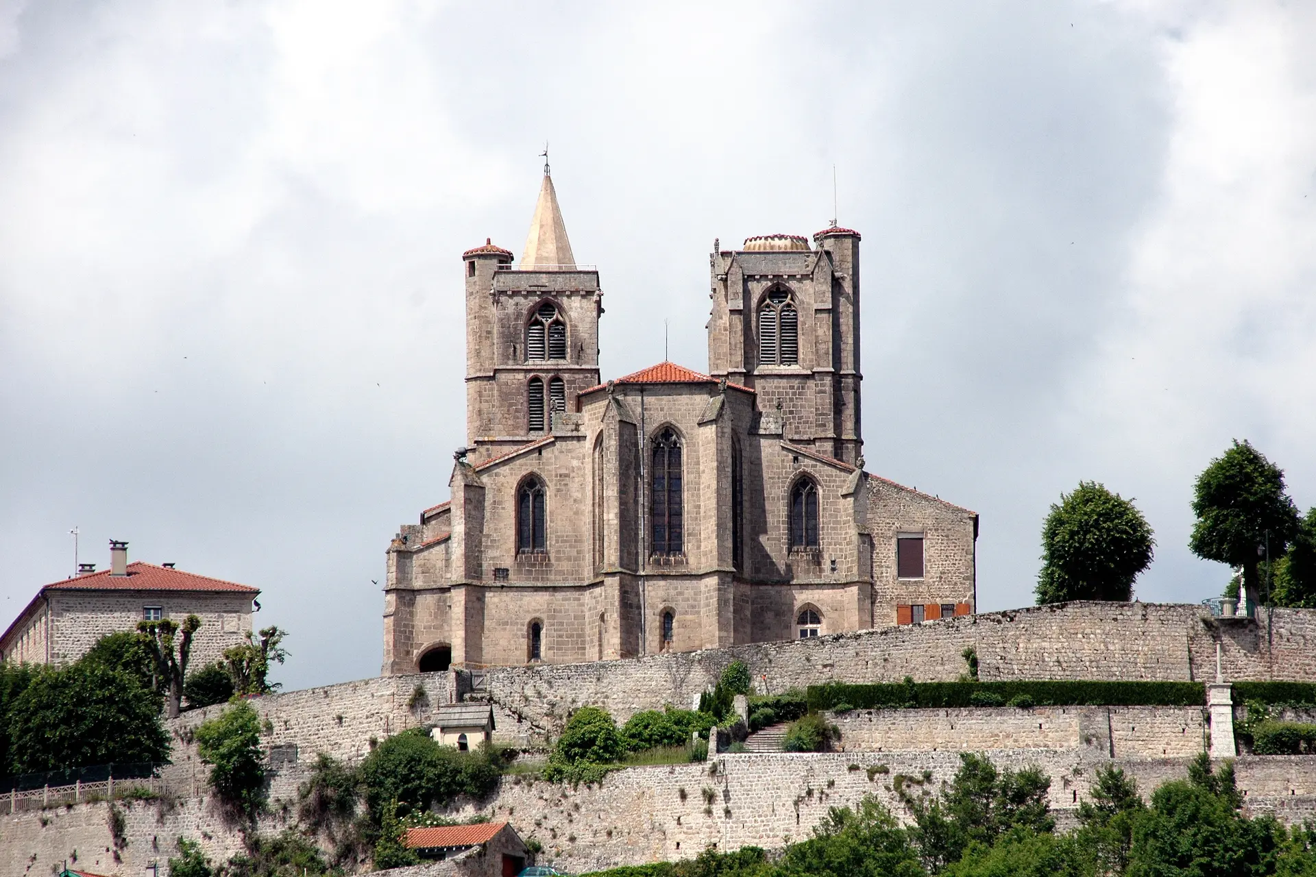 Collégiale de St Bonnet le Château 42380