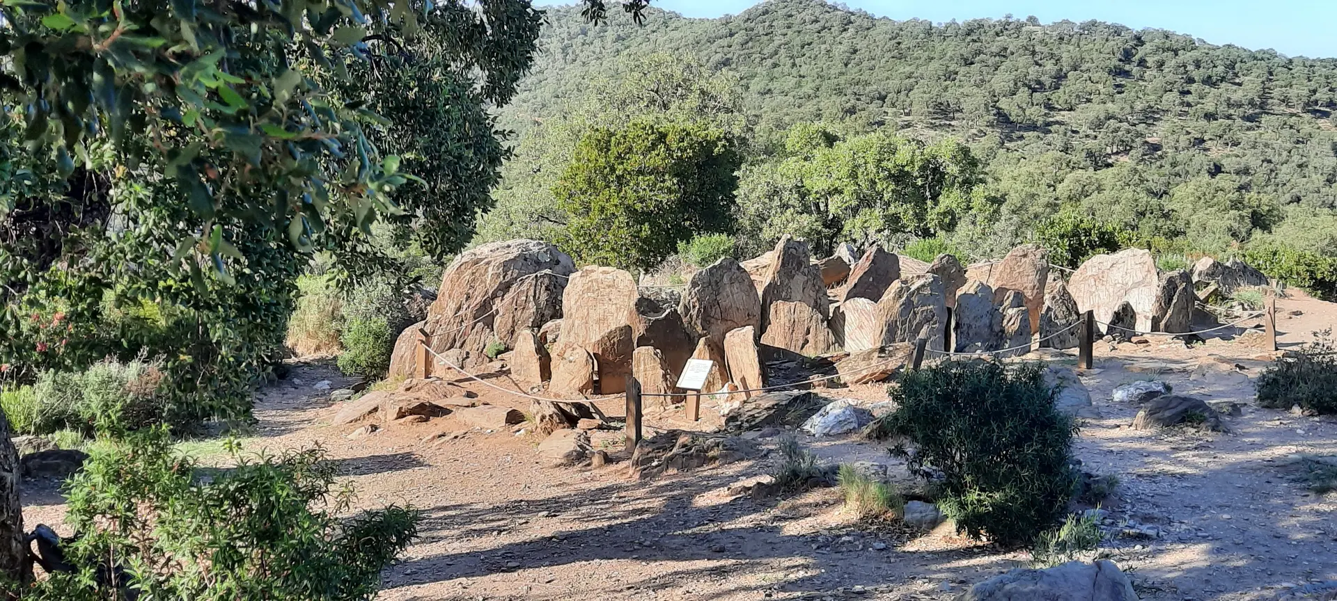 Dolmen von Gaoutabry in seiner Umgebung