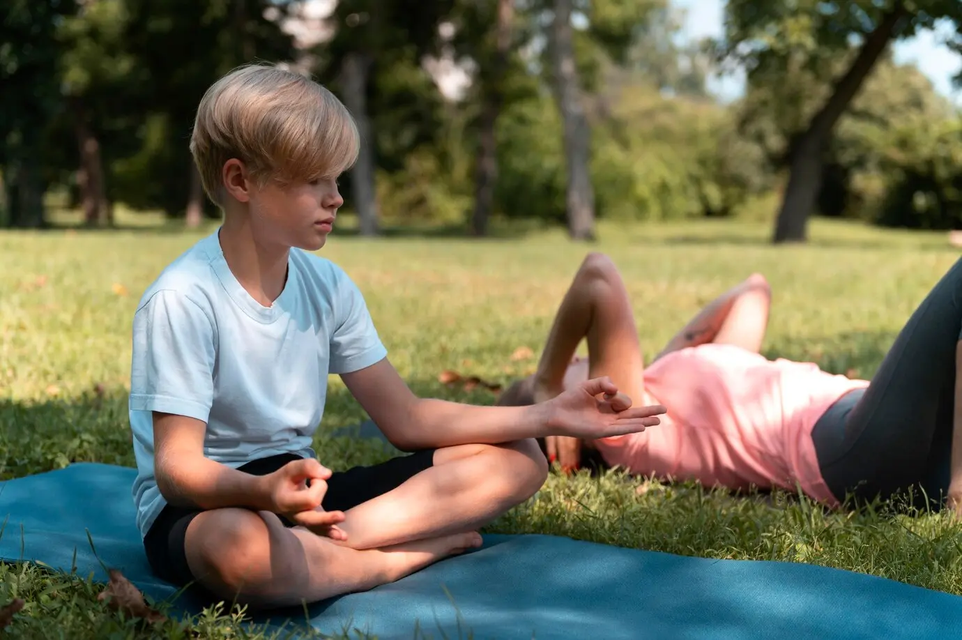 Séance de yoga conté au parc municipal de Châtelaillon-Plage
