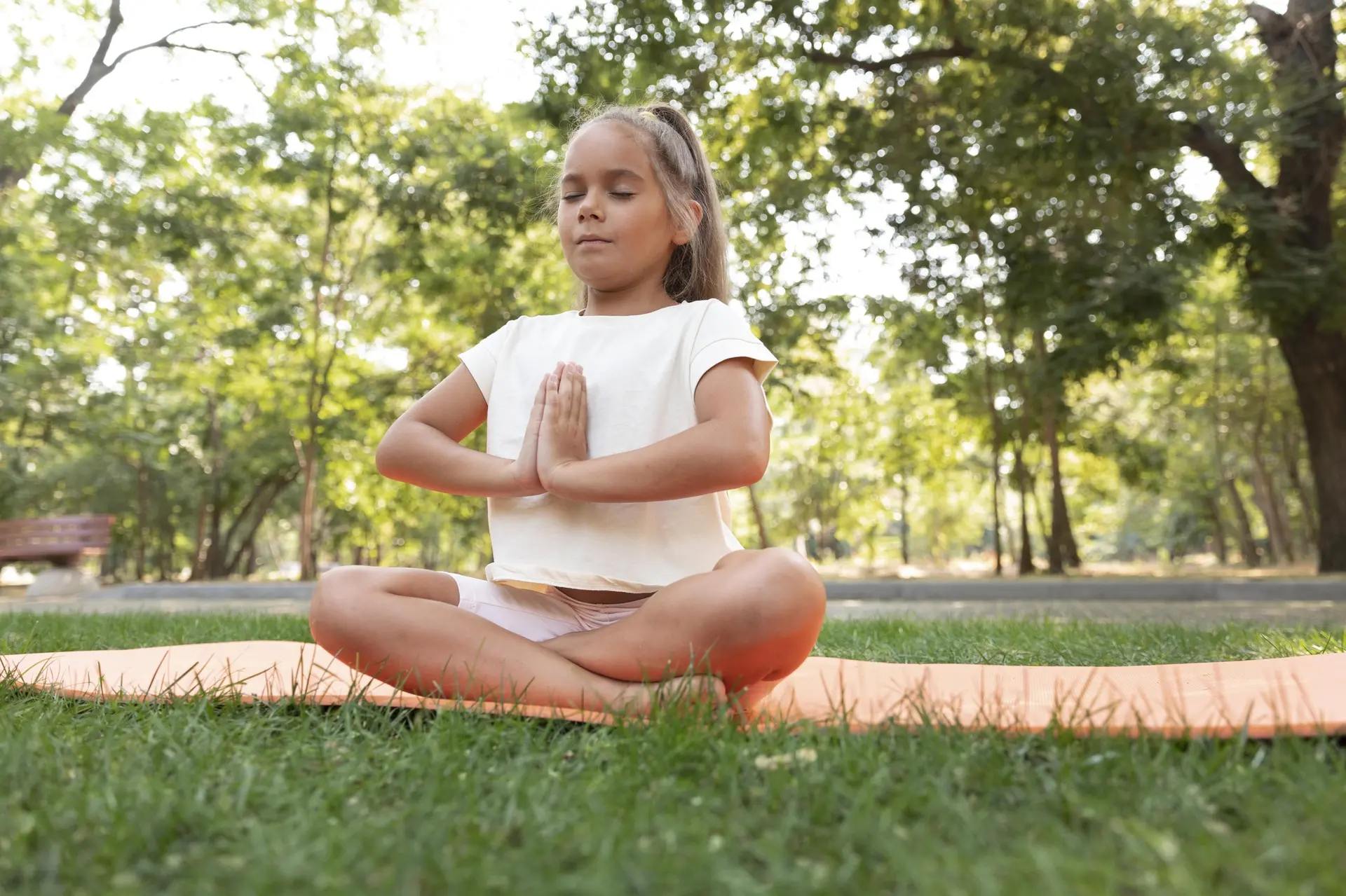 Séance de yoga conté au parc municipal de Châtelaillon-Plage