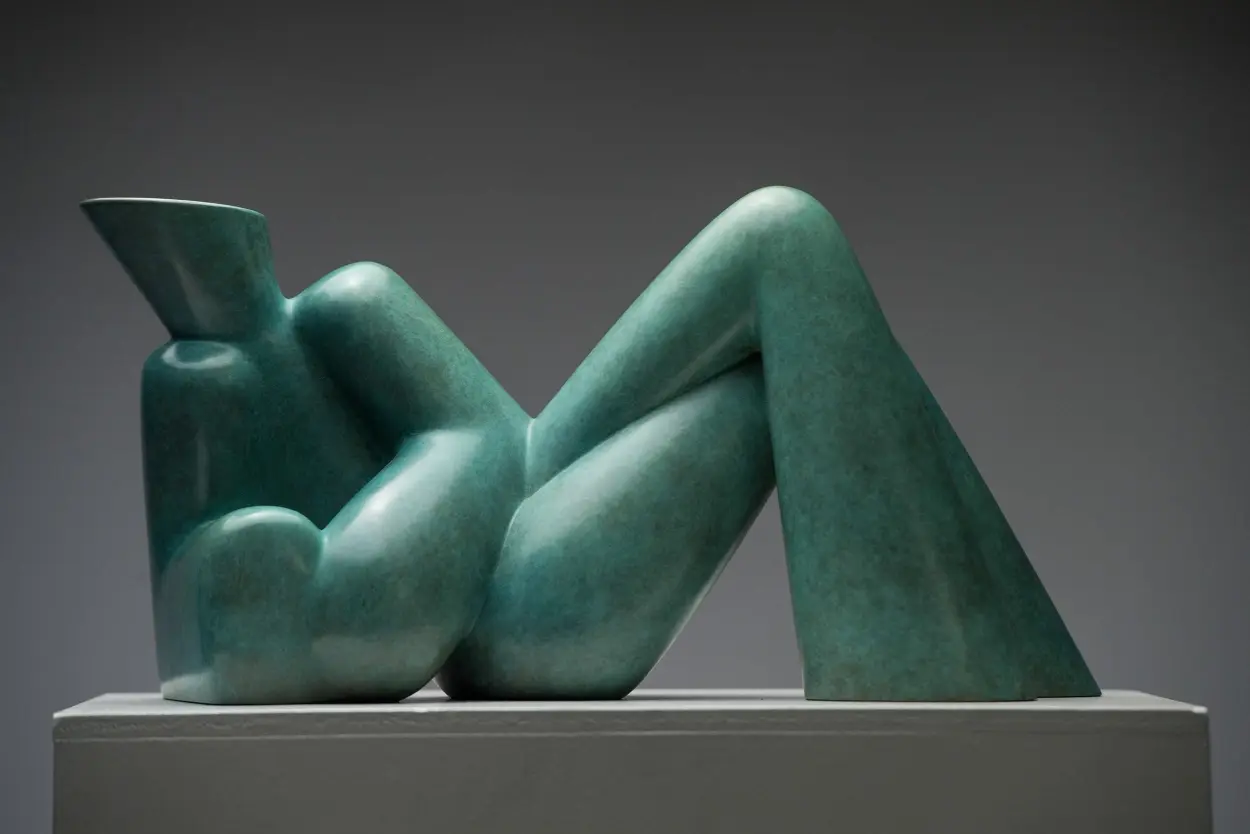 Sculpture féminine et mécanique