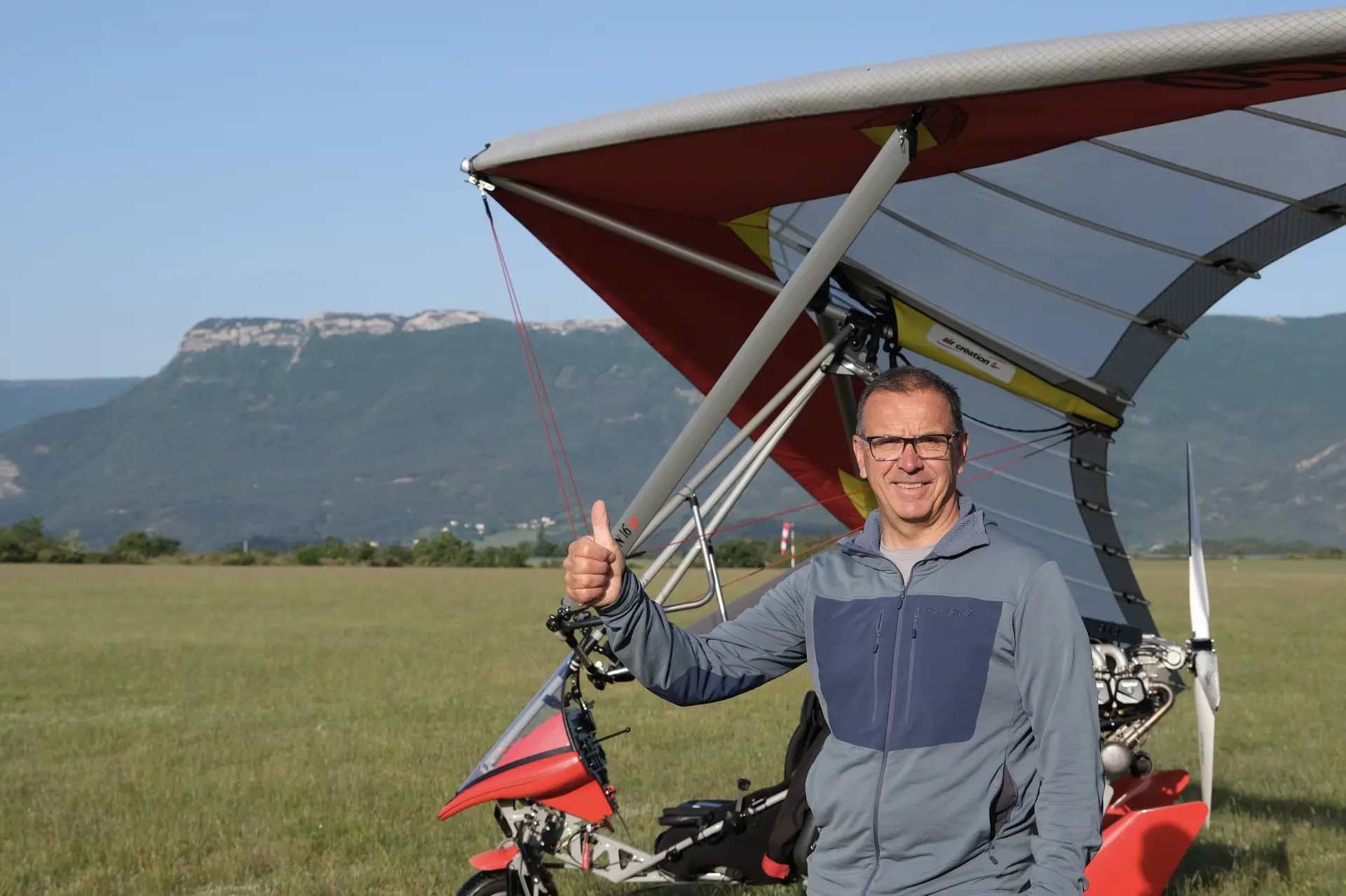 Philippe devant un ULM à Aspres
