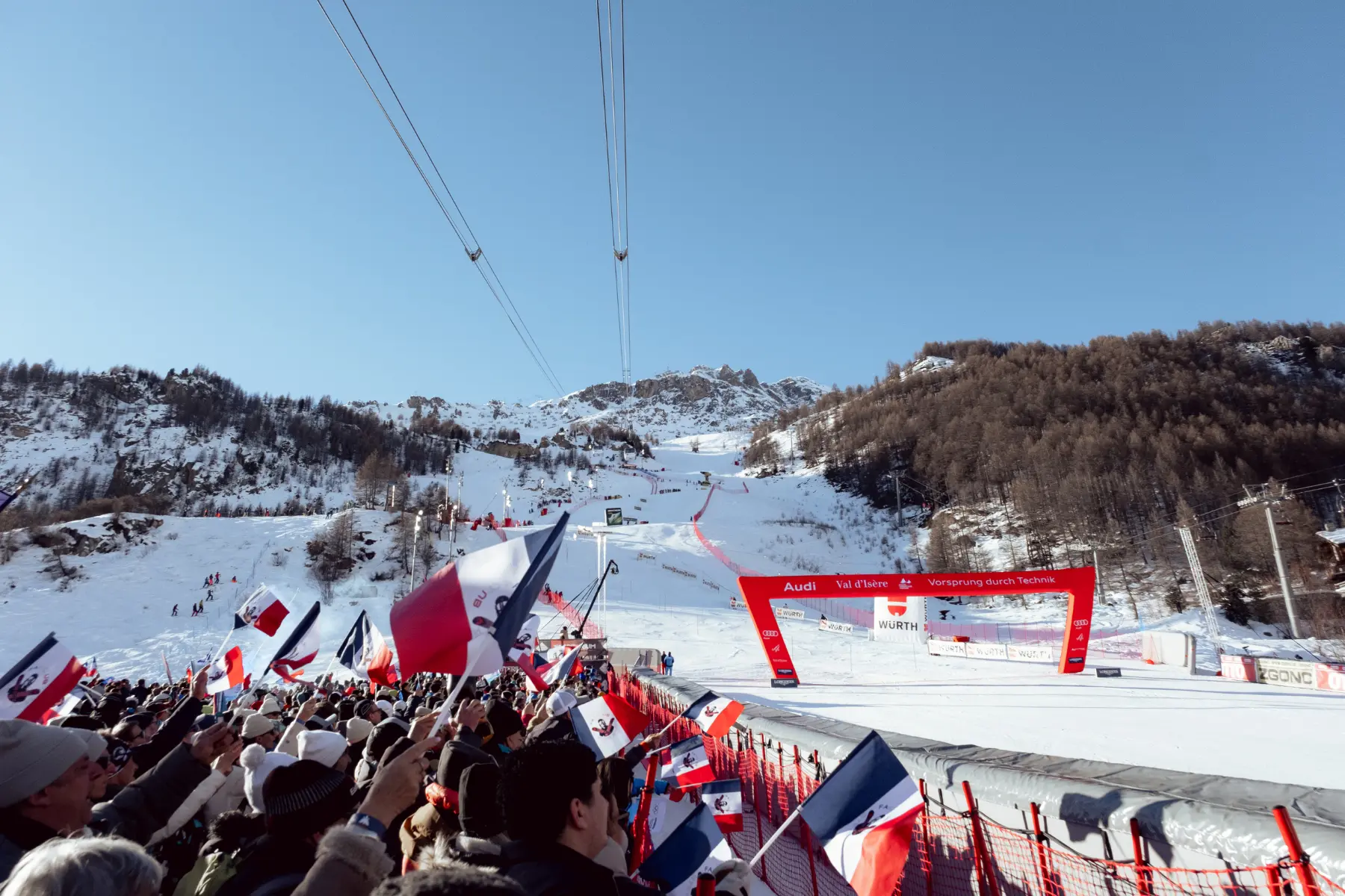 Ambiance au pied de la face de Bellevarde lors de la coupe du monde de ski alpin Hommes (70ème Critérium)