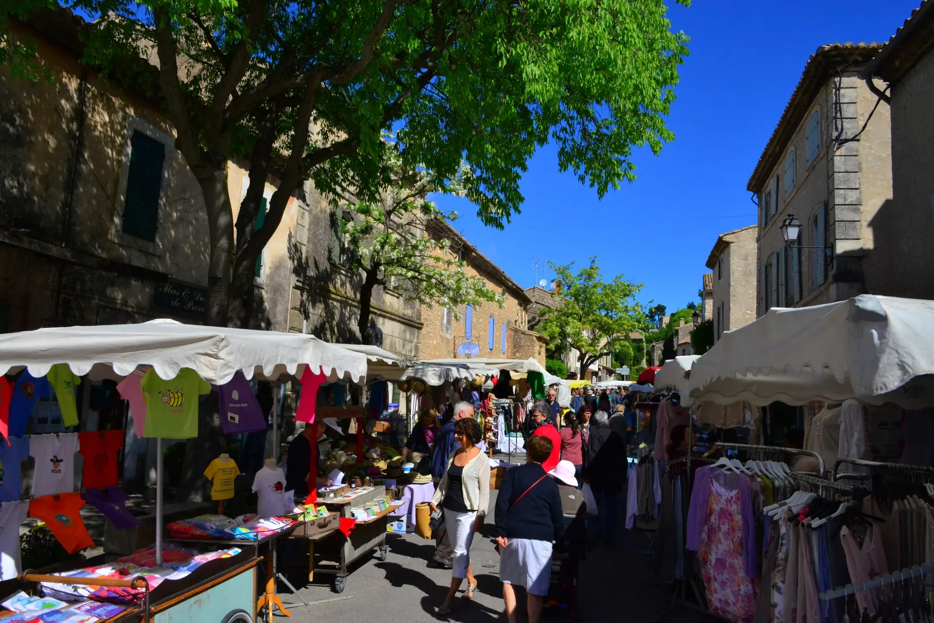 Marché d'Eygalières_textile