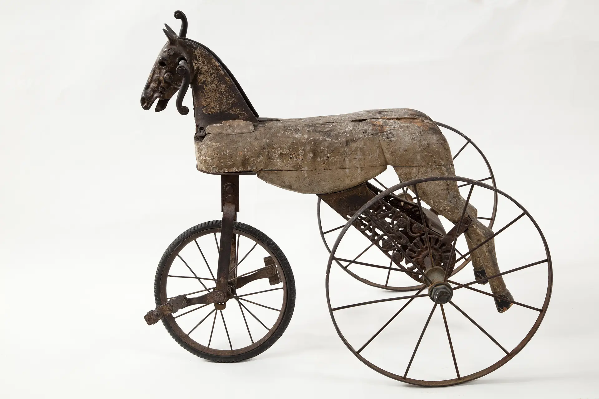 Cheval mécanique ayant appartenu au marquis Folco de Baroncelli, bois et métal, seconde moitié du XIXe siècle