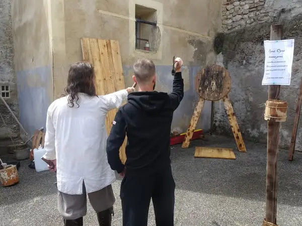Fête Médiévale à La Bastide des Jourdans : L'histoire des 800 ans des limites du village_La Bastide-des-Jourdans