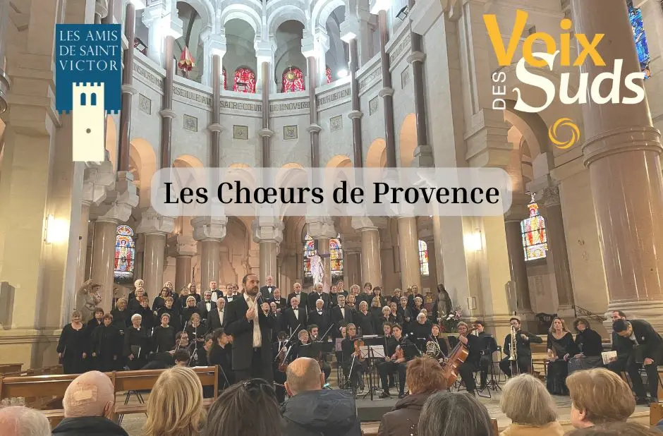 une chorale dans une nef d'église