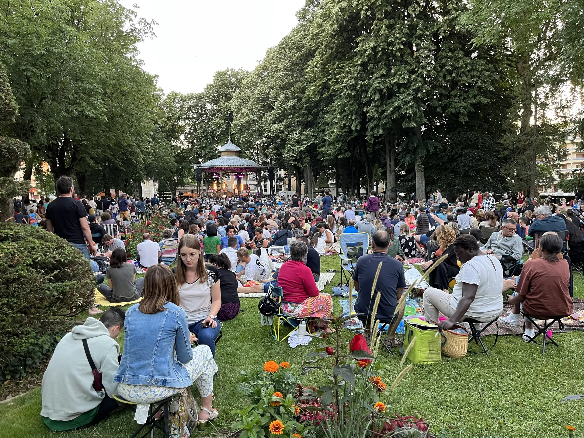 Public lors des concerts au square Simone Veil