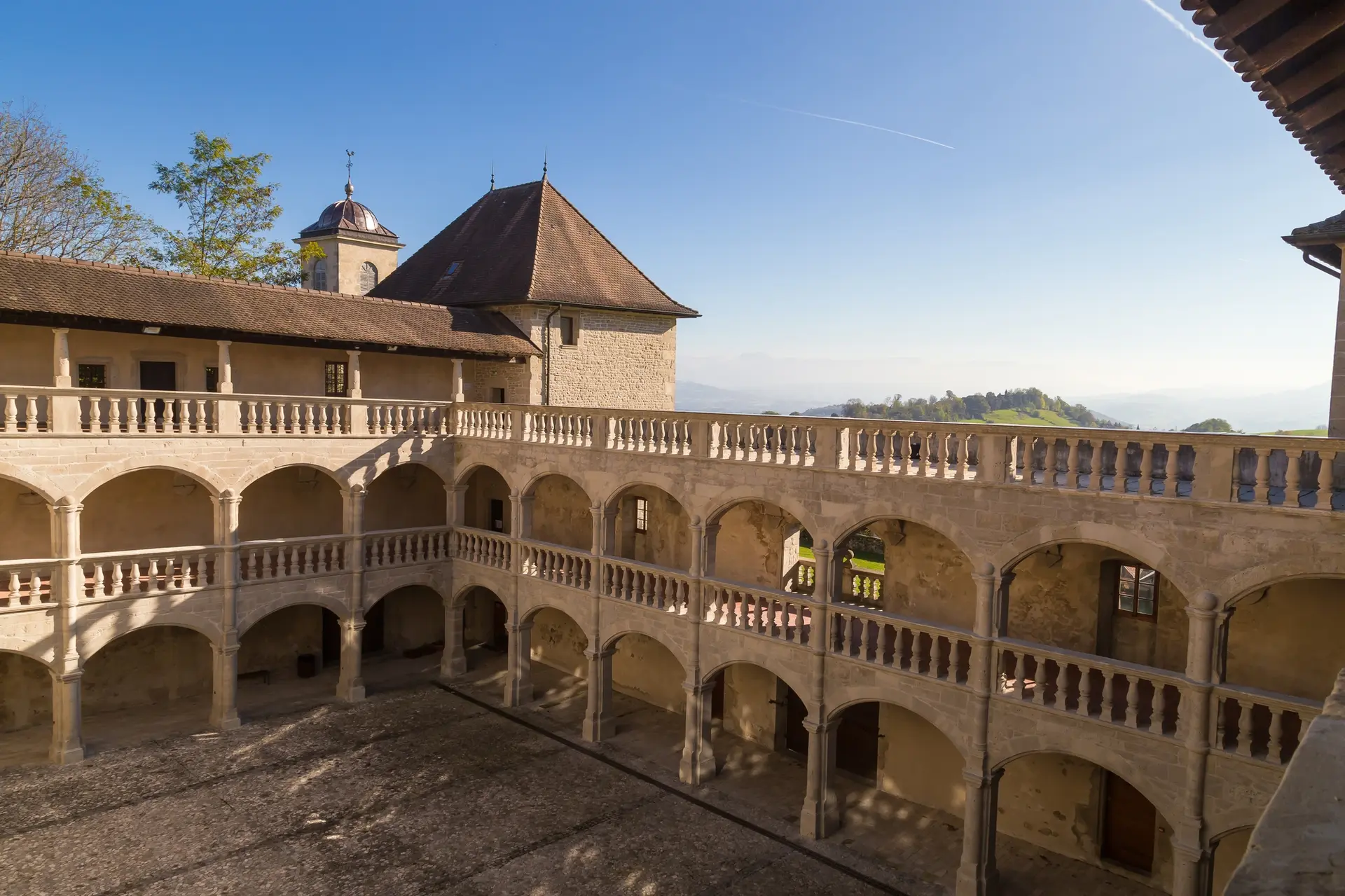 Cour et galeries du château