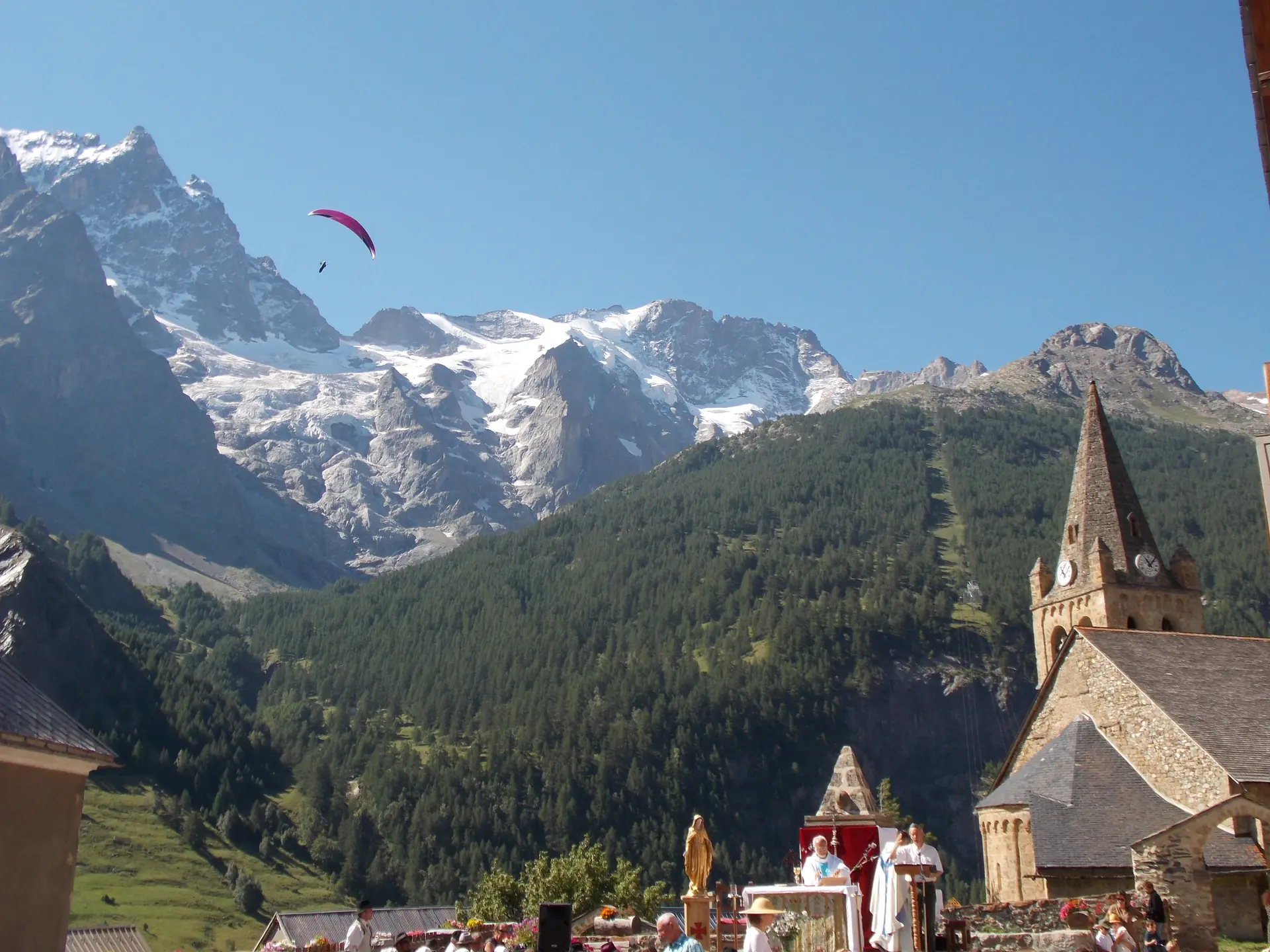 Messe en la place de l'église