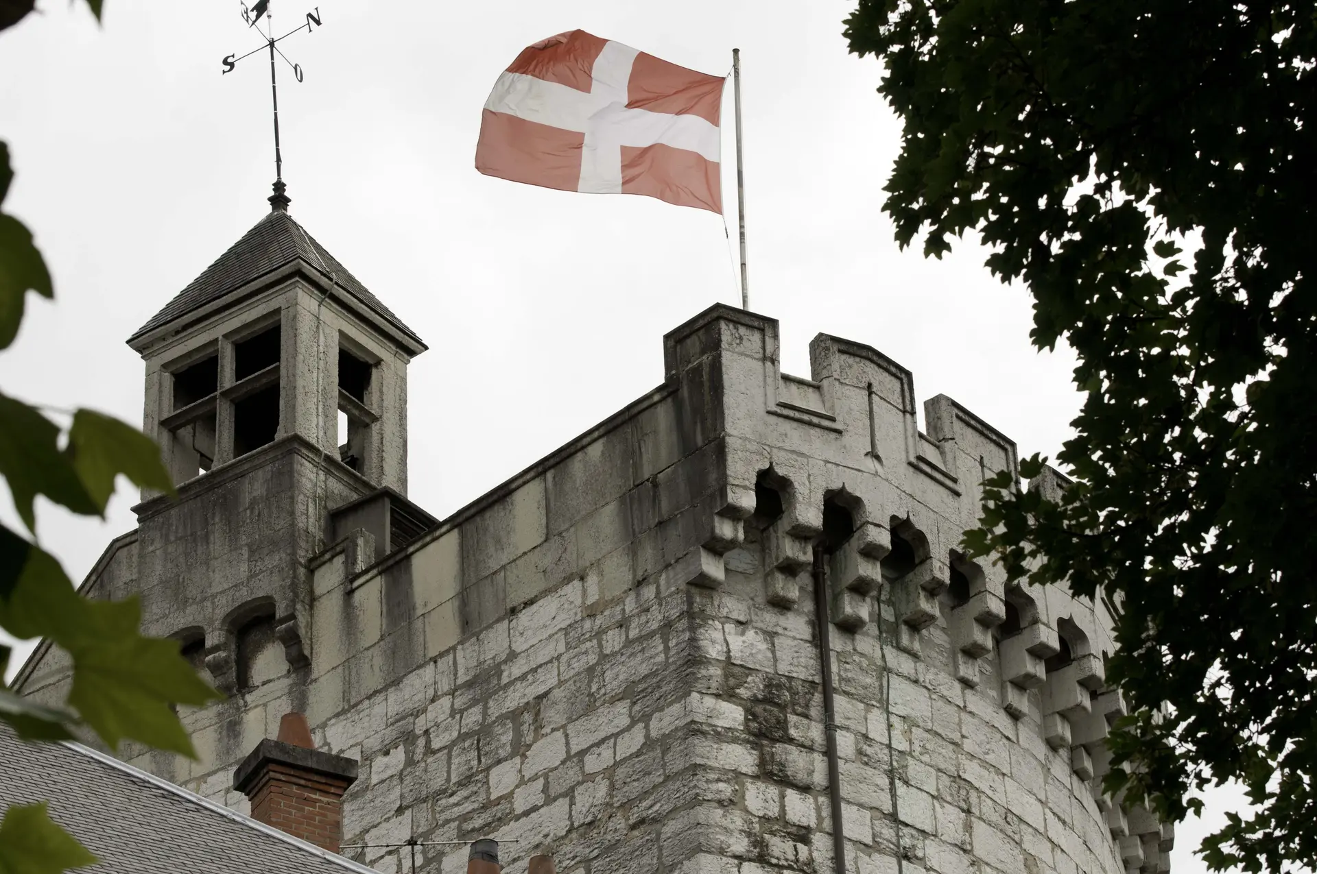 Tour mi-ronde du Château des ducs de Savoie à Chambéry
