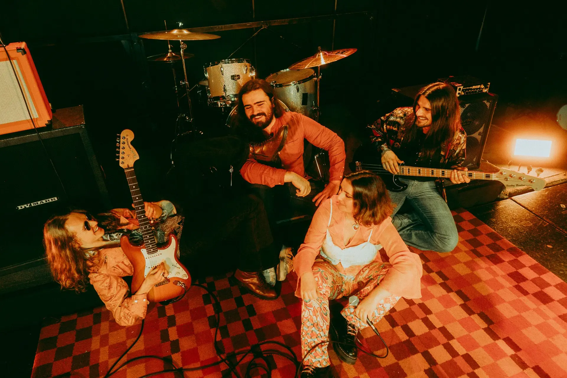 3 musiciens et une chanteuse formant le groupe Naicktarines