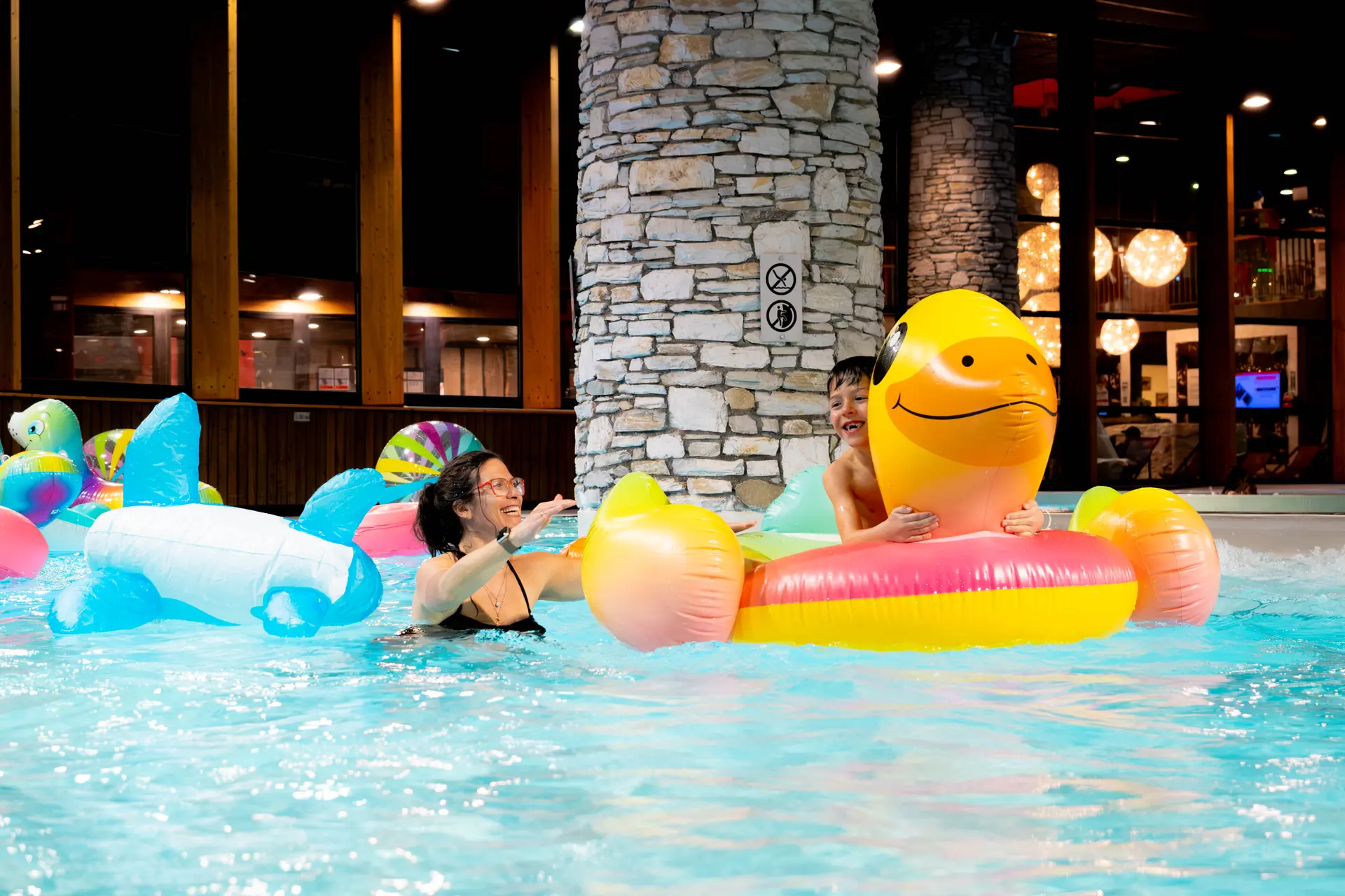 Nocturnes avec animation bouées au Centre Aquasportif de Val d'Isère