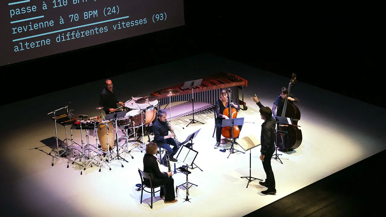 petit orchestre sur scène