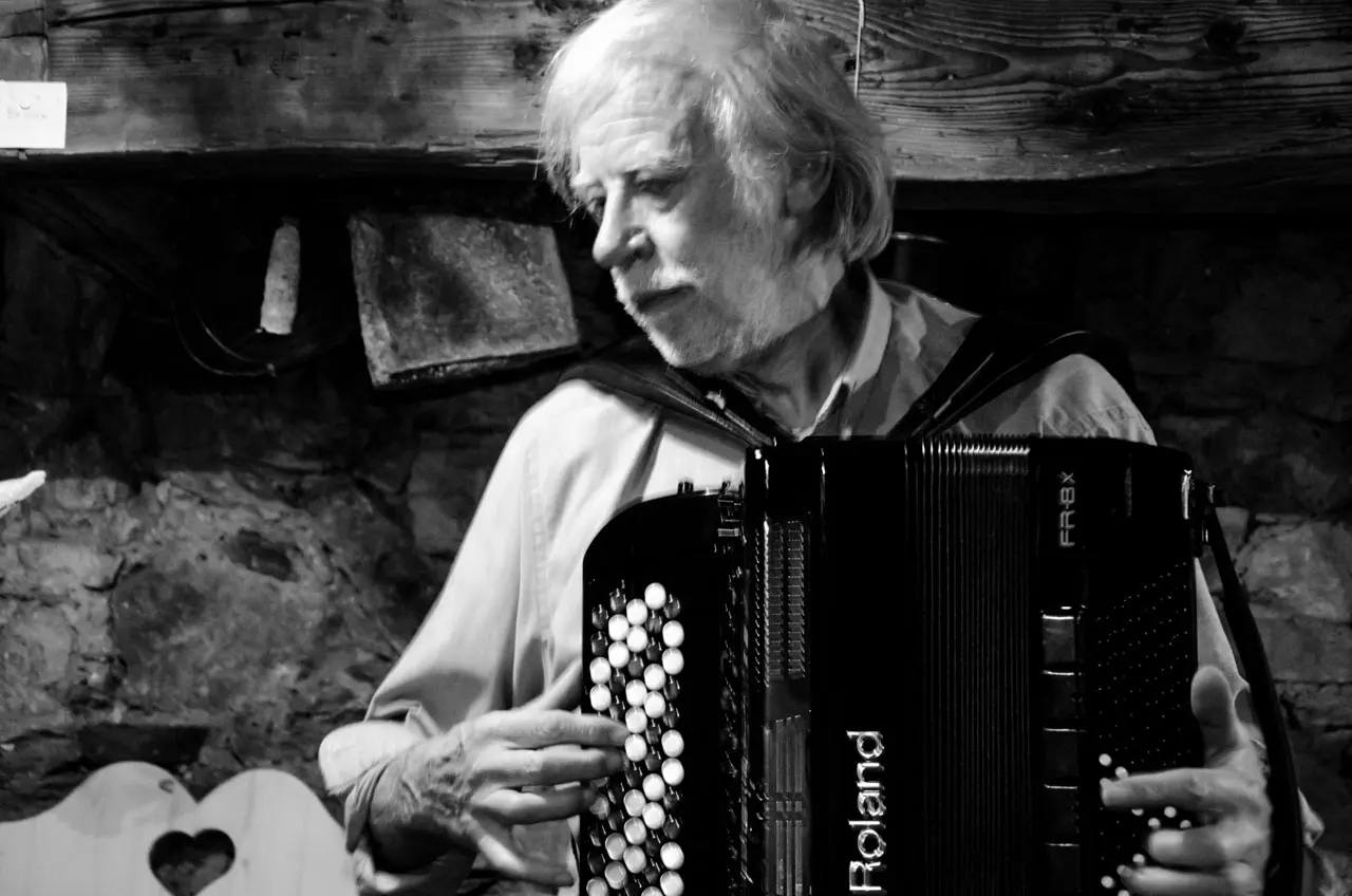 Pierre à l'accordéon