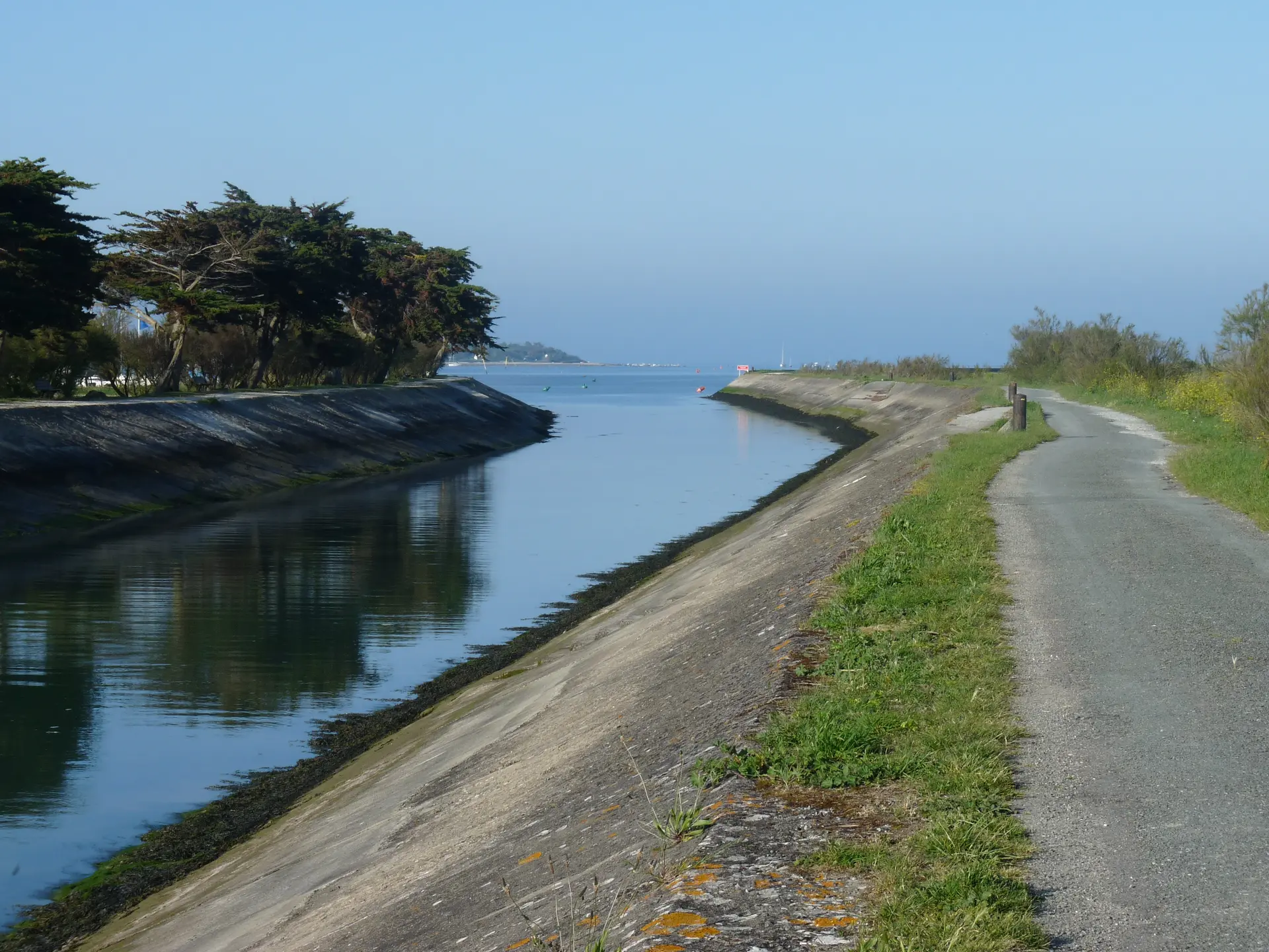 Ars-en-Ré harbour channel
