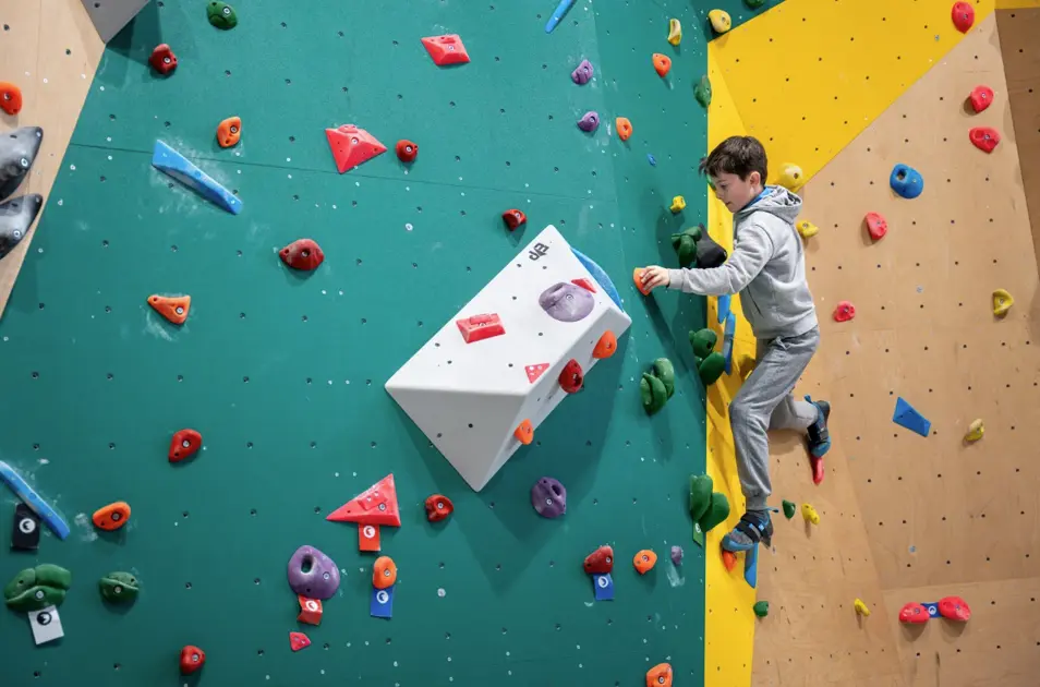 Cours d'initiation à l'escalade 4-5 ans_Les Orres