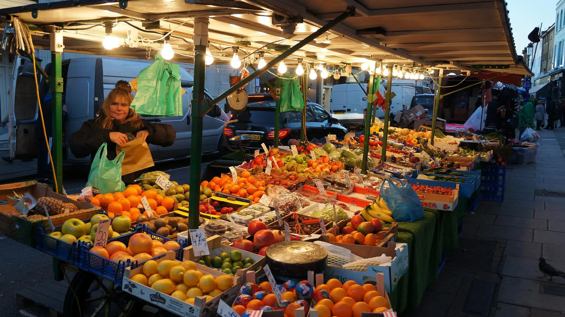 Photo montrant un stand de  fruits de nuit