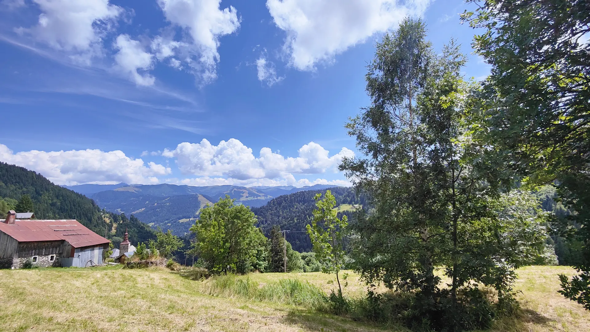 Vue de Chaucisse avec son clocher