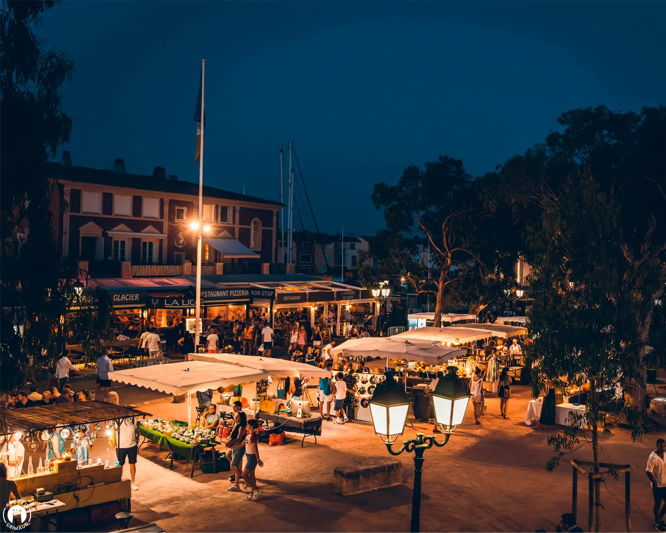 Marché nocturne Port Grimaud