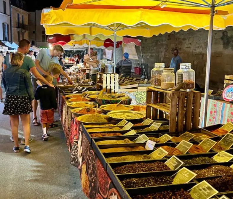 Les Mardis nocturnes à Uzès