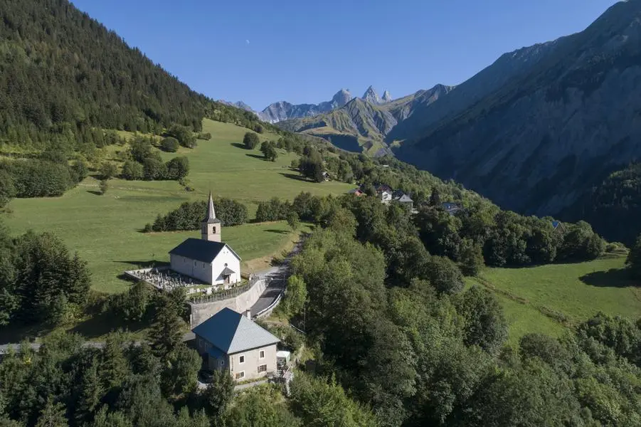 Église Saint-Nicolas et Aiguilles d'Arves
