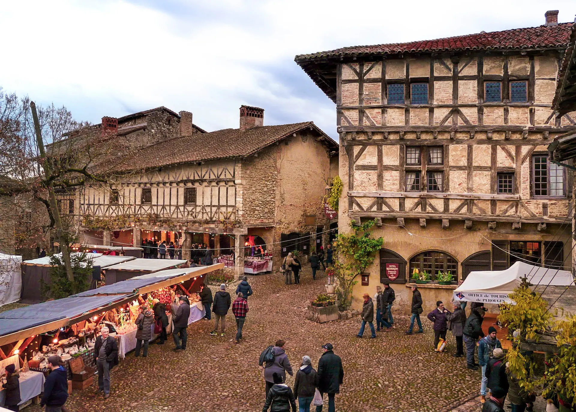 marché de Noël de la cité médiévale de Pérouges