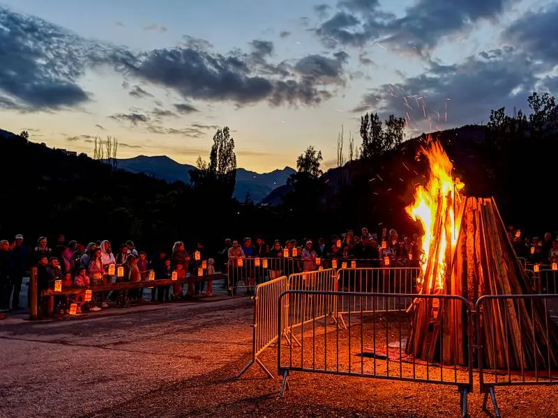 Descent with lanterns and bonfire on the forecourt of the Church of Notre Dame de Valvert