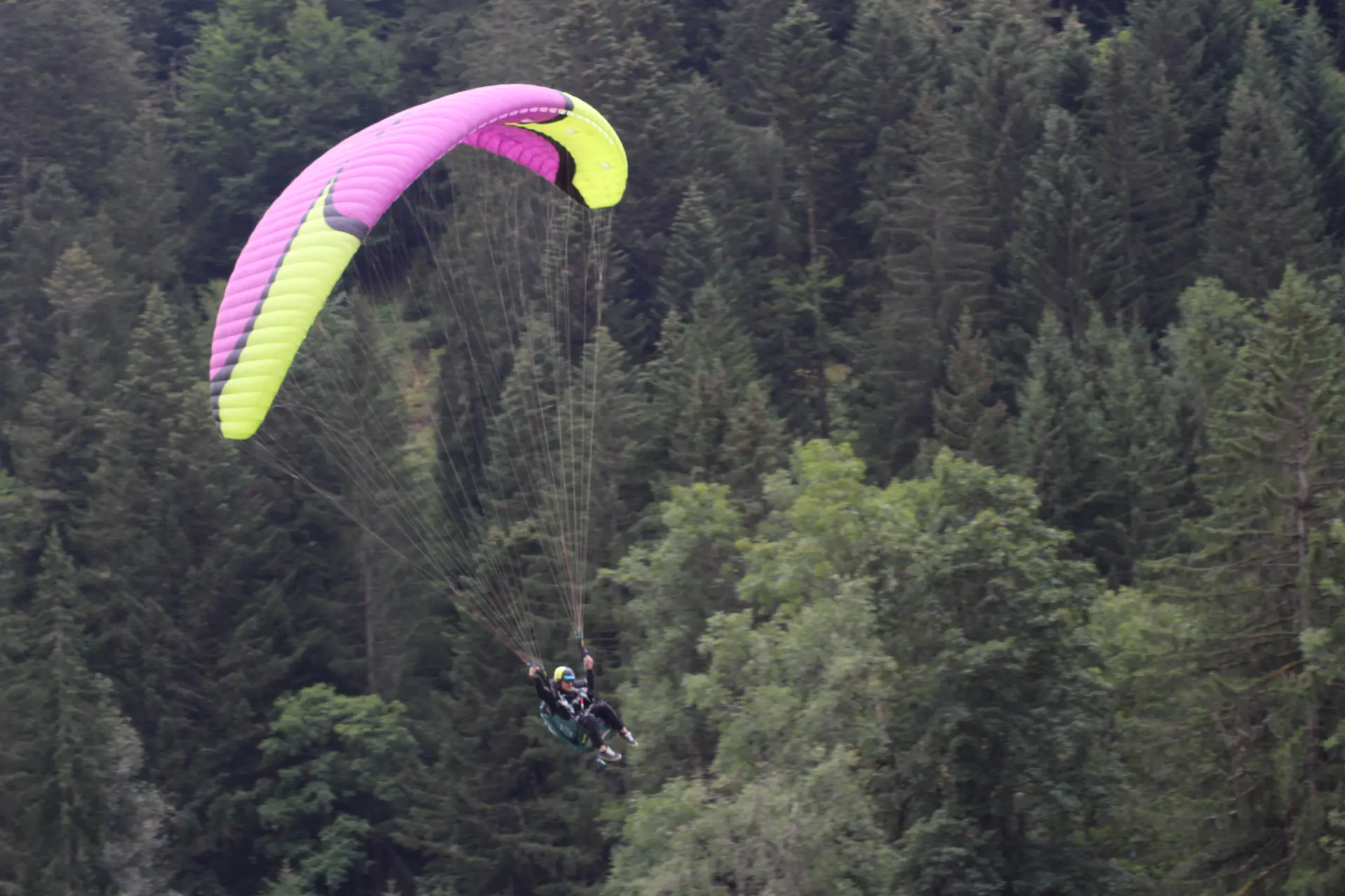 Atterrissage du parapentiste