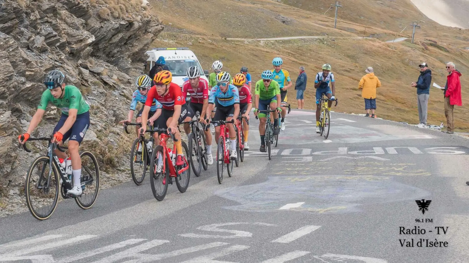Tour de l'Avenir dans le col de l'Iseran